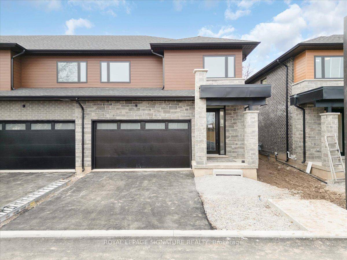 Brand new executive town home never lived in !