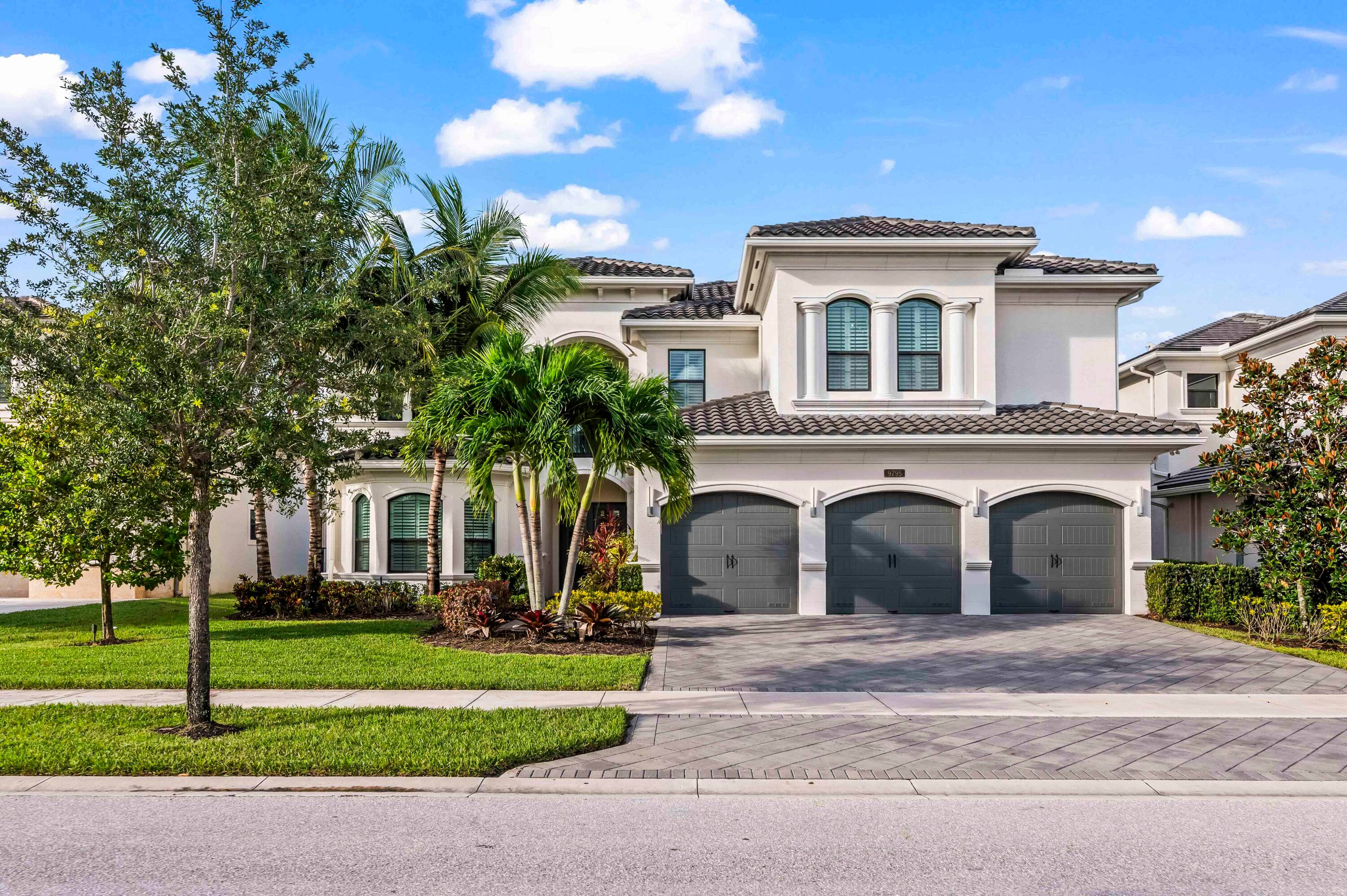 Perched on a picturesque lakefront lot with mesmerizing fountain views, this impeccably designer decorated Bassano Grande spans nearly 6, 000 square feet of luxurious, modern living.