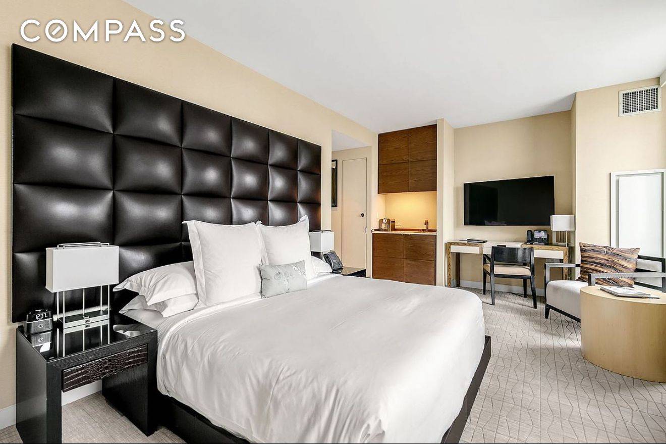 Luxury Studio at The Dominick Soho, Manhattan In the heart of SoHo, one of Manhattan s most fashionable and dynamic neighborhoods, The Dominick Hotel offers an unparalleled blend of style, ...