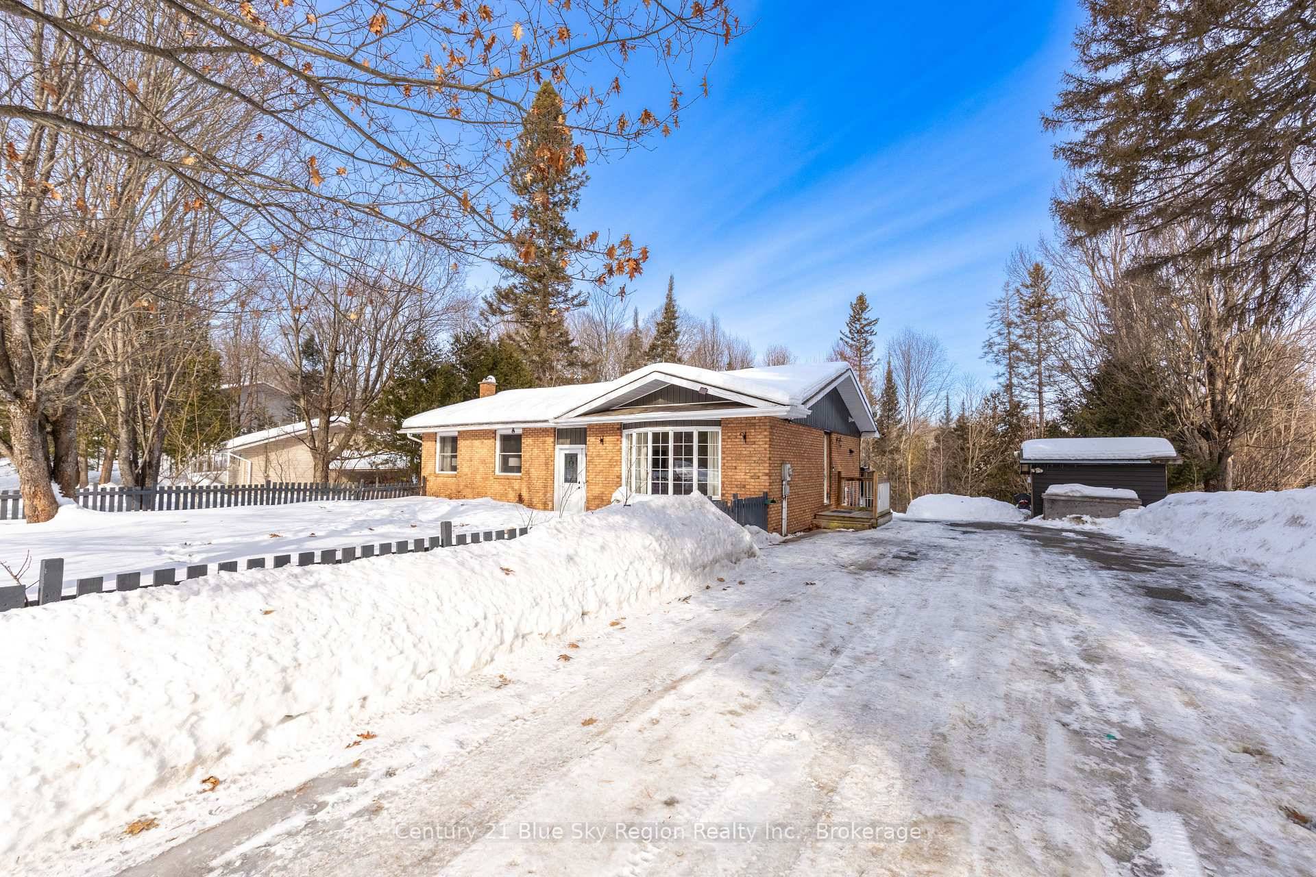 Welcome to this beautiful turnkey 2 2 bedroom, 2 bathroom country bungalow located in desirable East Ferris.