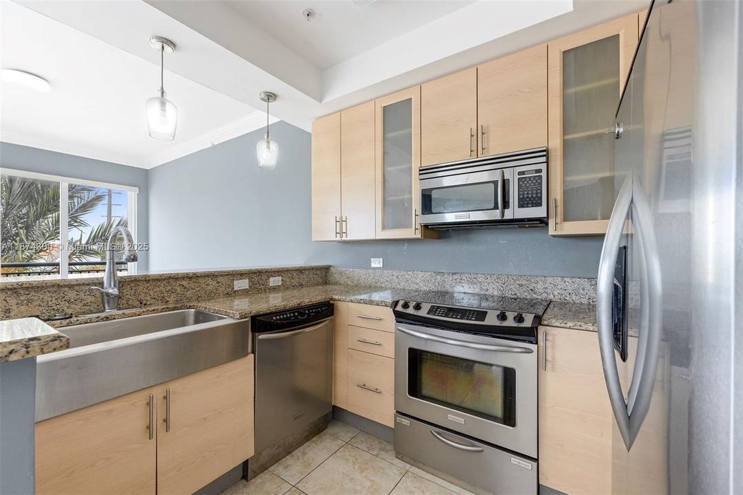 Beautiful Corner 1BR 1. 5BA Condo in Desirable Wilton Station.