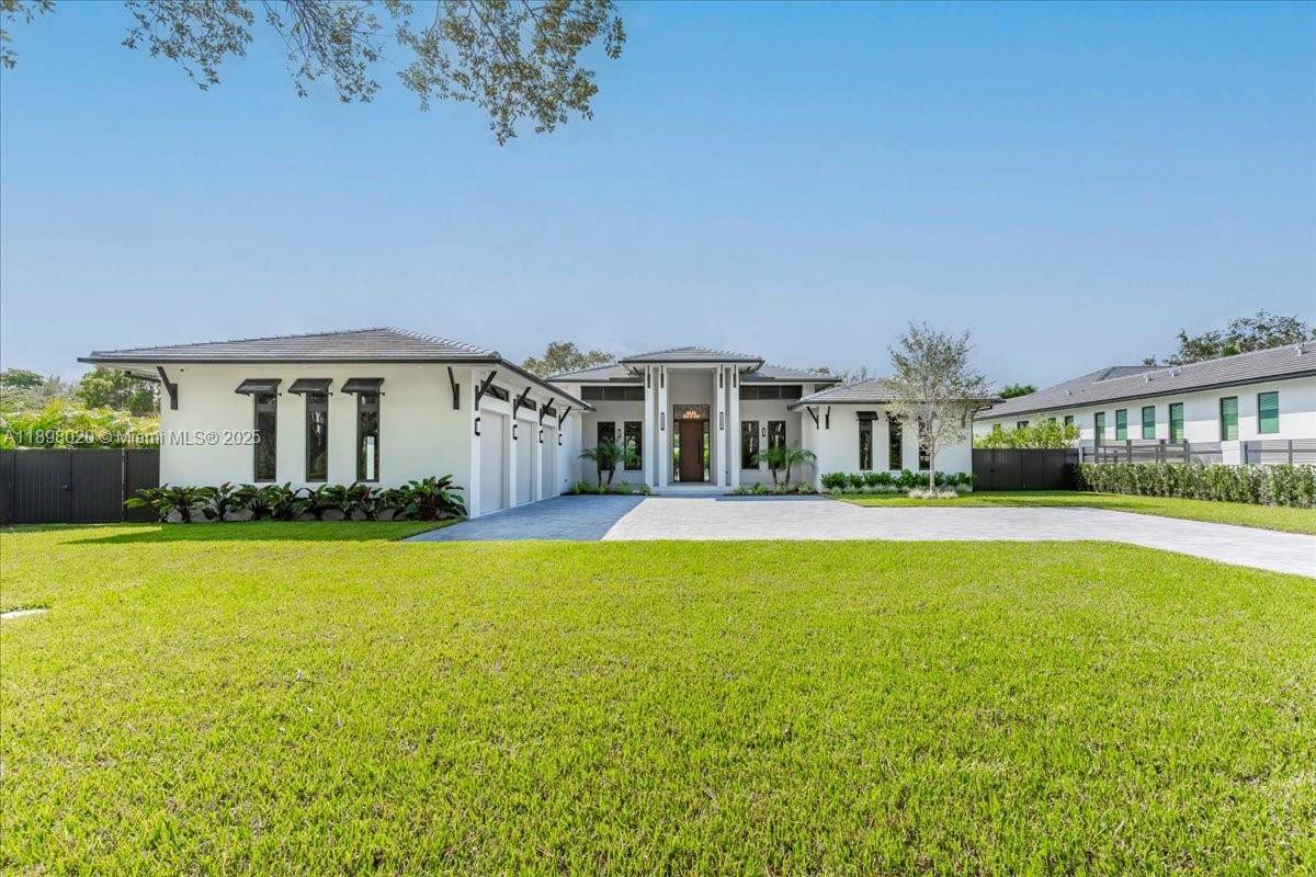 Stunning new one story contemporary estate on a 33, 000 SF lot in coveted Glenvar Heights !