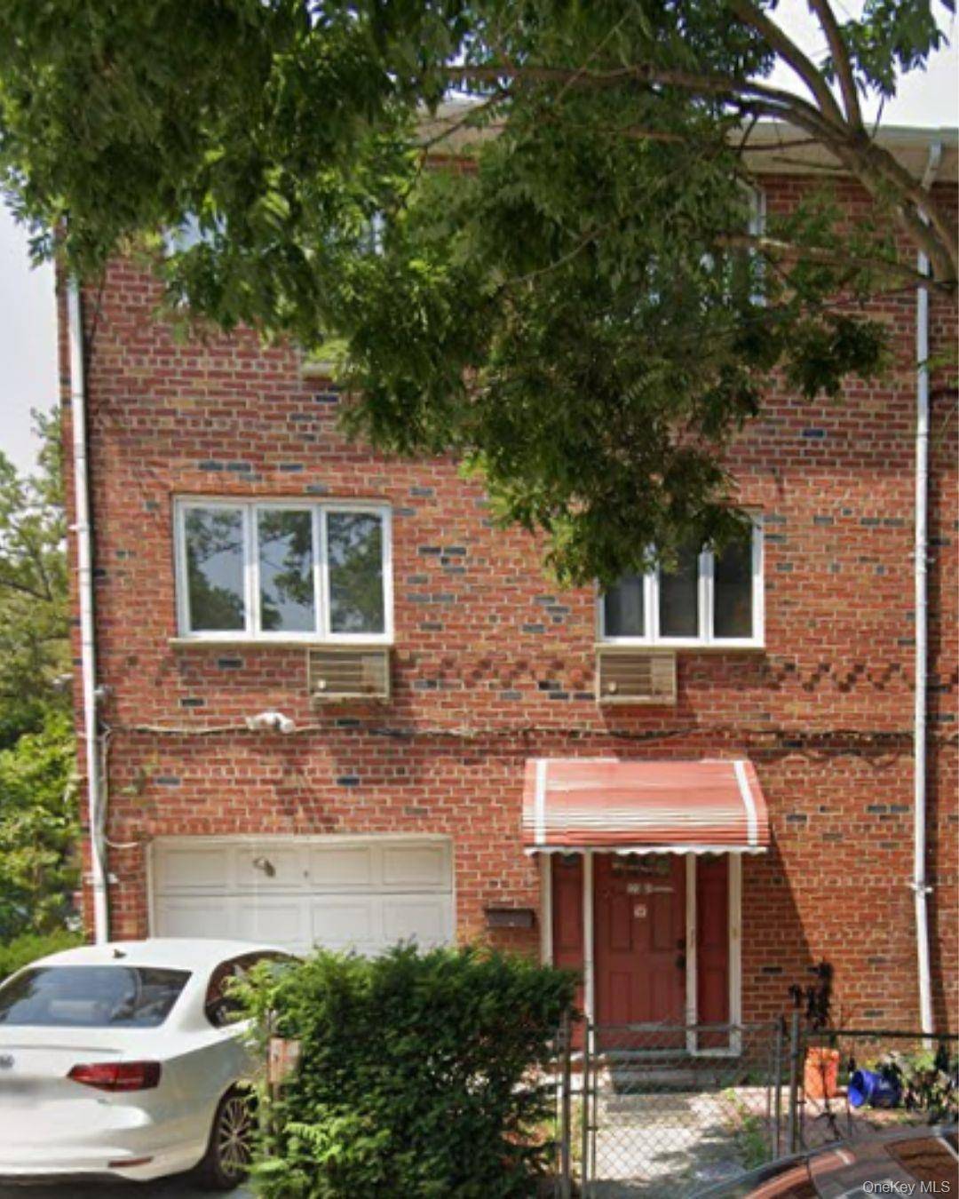 Prime office retail space available for lease in the heart of Kew Gardens !
