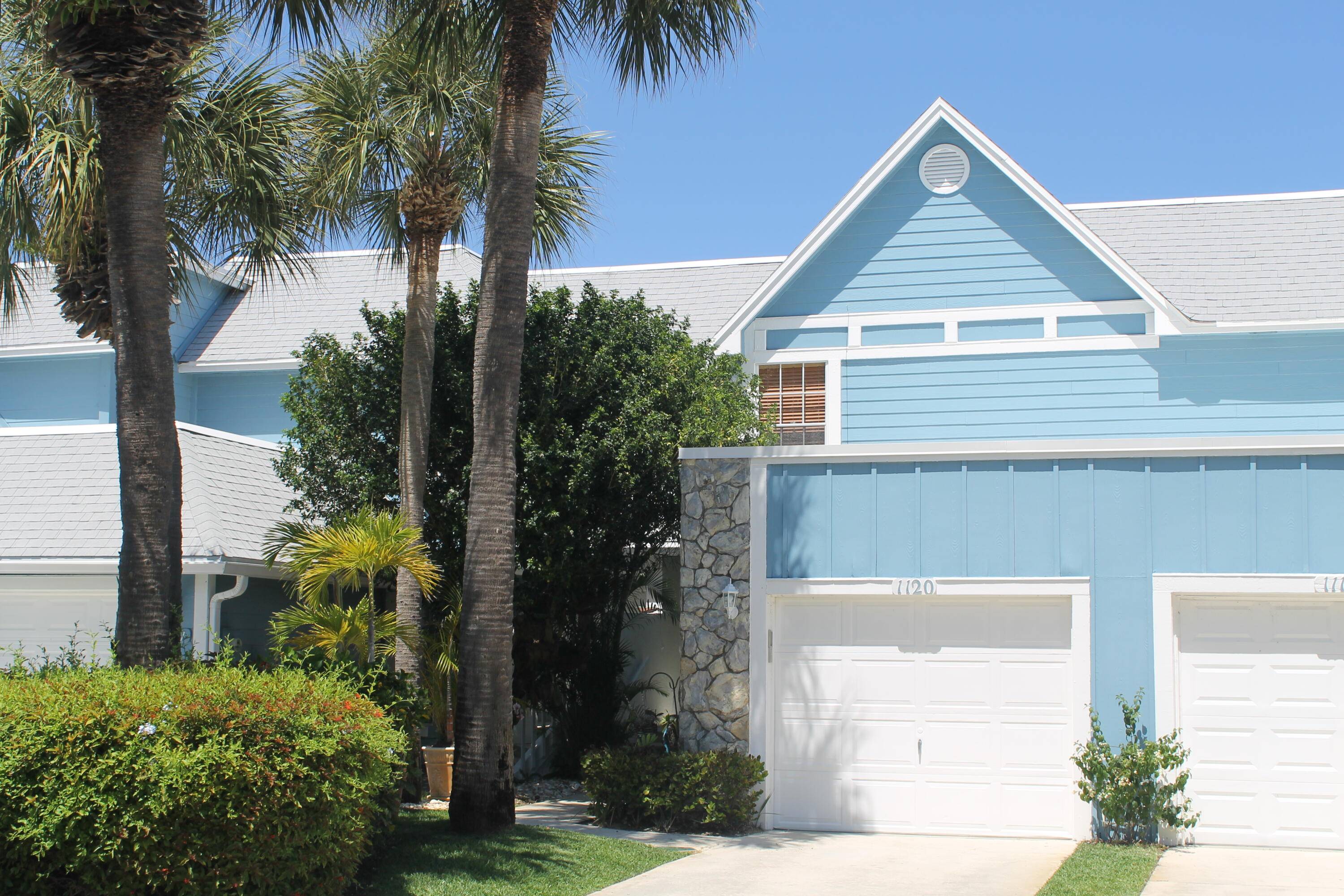 Ideal location available for Annual or Off Season Rental May Nov or Seasonal Dec Apr !