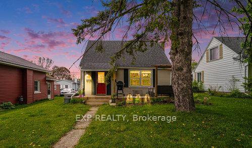 OPEN HOUSE Saturday, 17 May 1 3PM Nestled along a quiet, tree lined street steps from the Rideau River, 11 McKenzie Ave is the perfect home for just about anyone ...