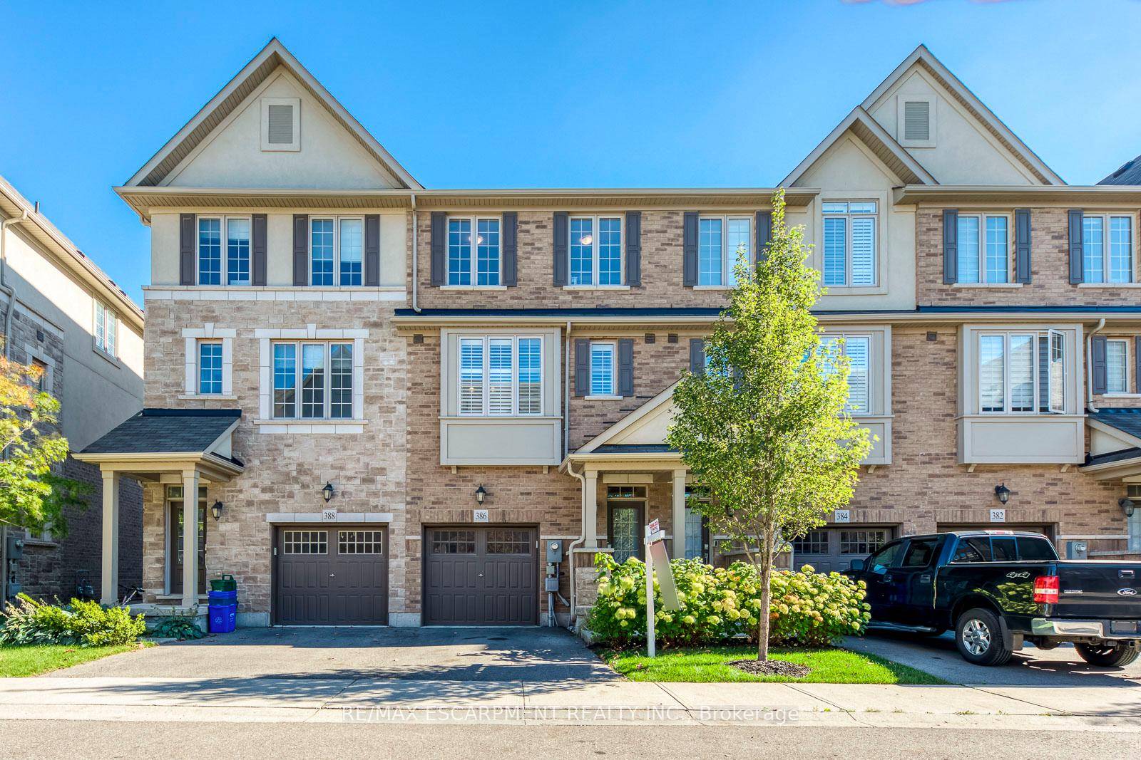 Discover this stunning 3 bedroom home nestled in the desirable Dundas amp ; Postridge neighbourhood, perfect for those seeking modern living and everyday comfort.