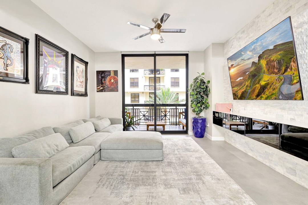 Beautiful condo fully furnished for rent !