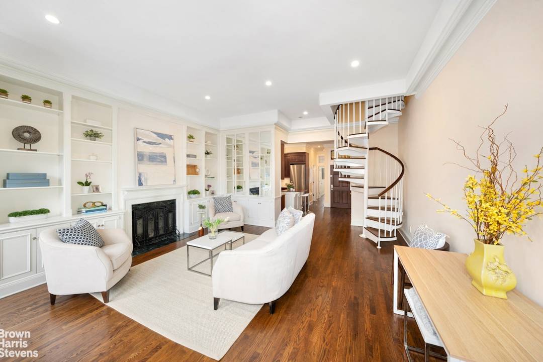 This absolutely beautiful floor through home is located on the top floor of a classic New York City brownstone.