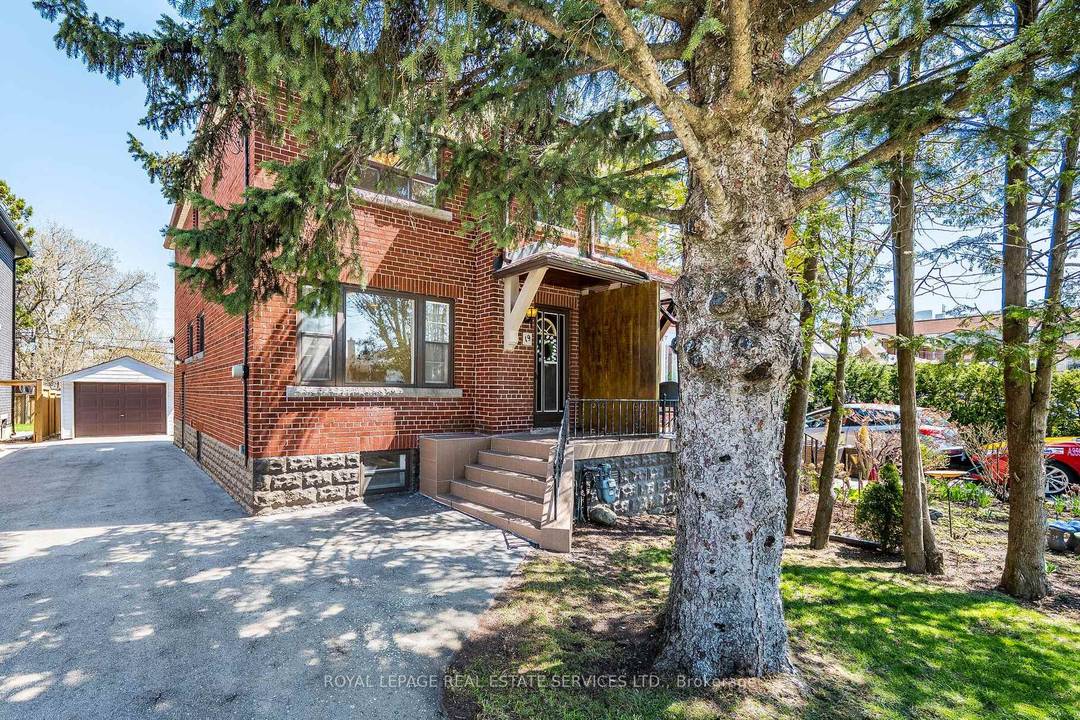 19 Nineteenth Street, New Toronto conveniently located amp ; splendidly spacious !