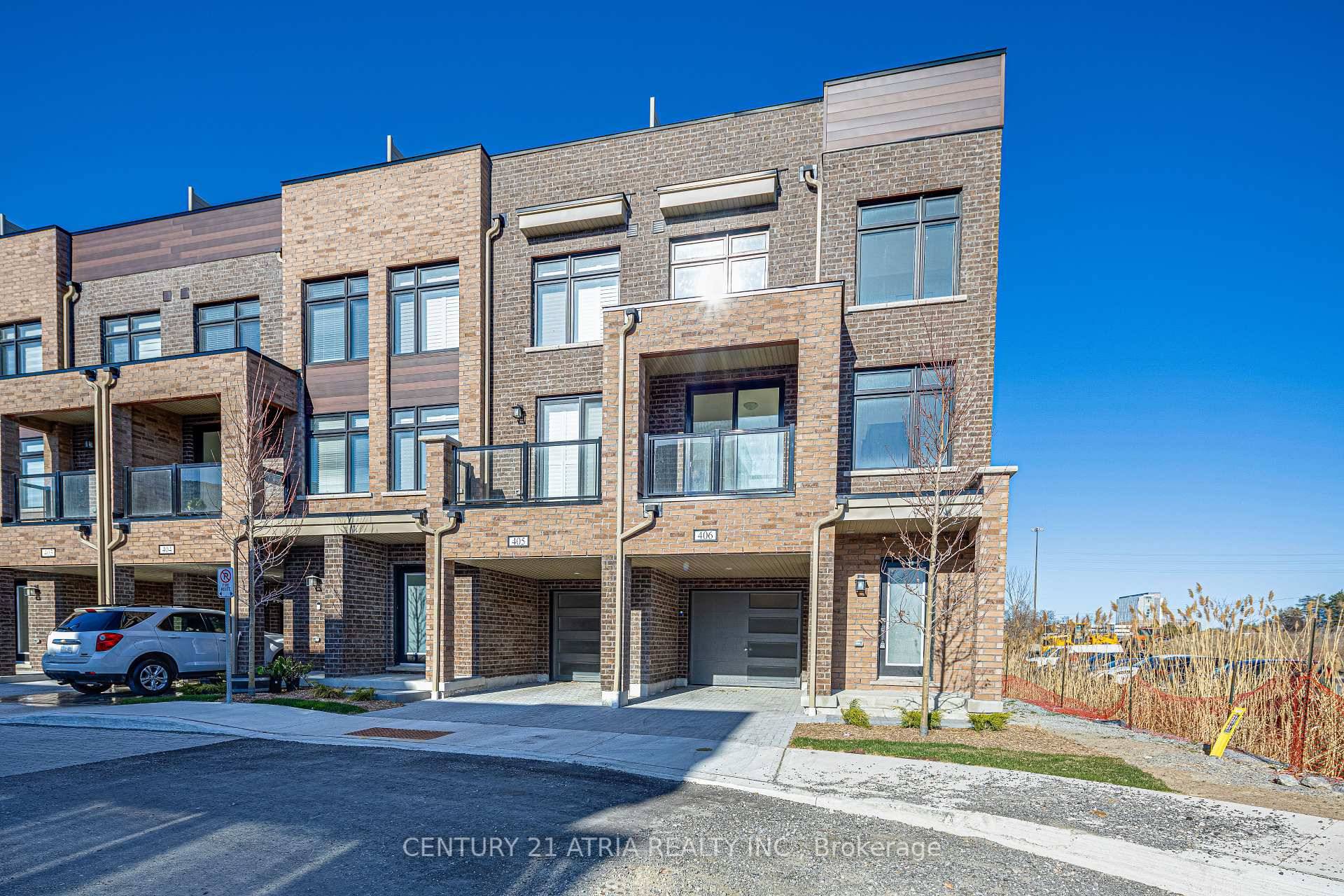 Don't miss out on this amazing opportunity to own a gem of a unit !