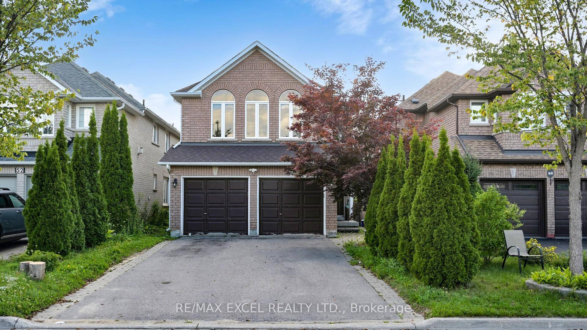 Spacious and beautifully upgraded 3 bedroom home in the highly desired Oak Ridges community, featuring hardwood floors throughout, an oak staircase, and a modern kitchen with granite countertops.