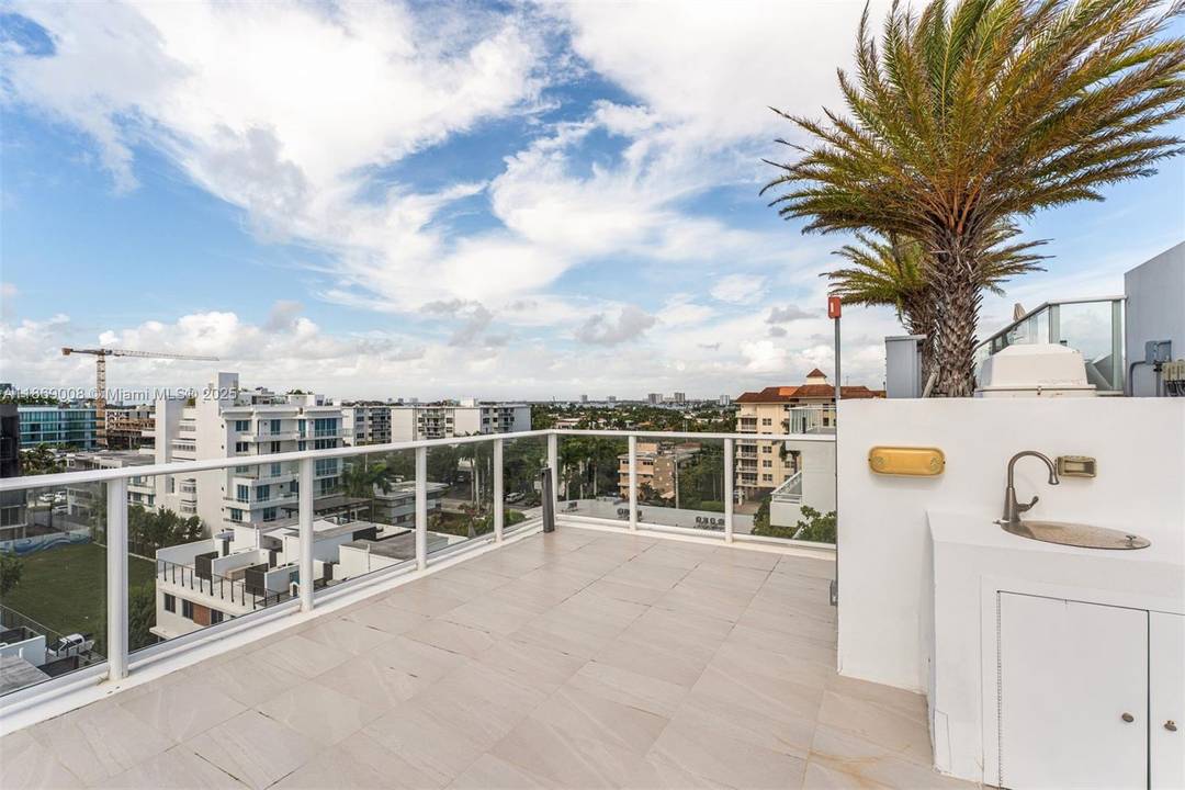 A Penthouse a 488 SQ. FT.