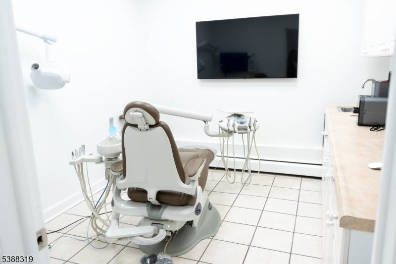 prime mixed used opportunity on Elizabeth Ave !