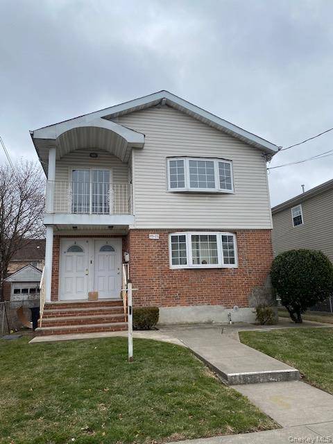 Mint, bright and spacious 3BR on second floor.