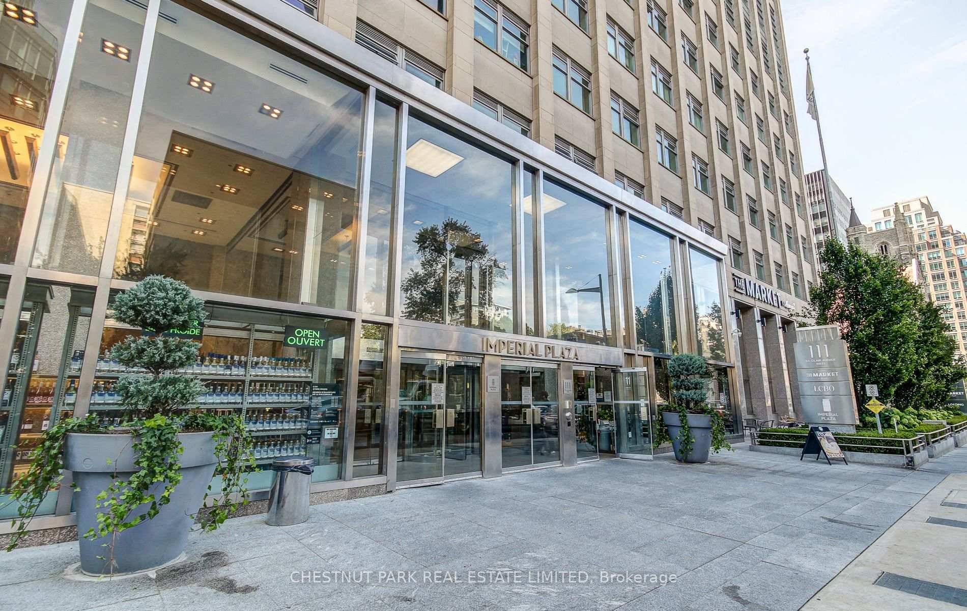 Rare opportunity for this 1 bedroom layout and locker with unobstructed west exposure in the luxurious Imperial Plaza in Midtown.