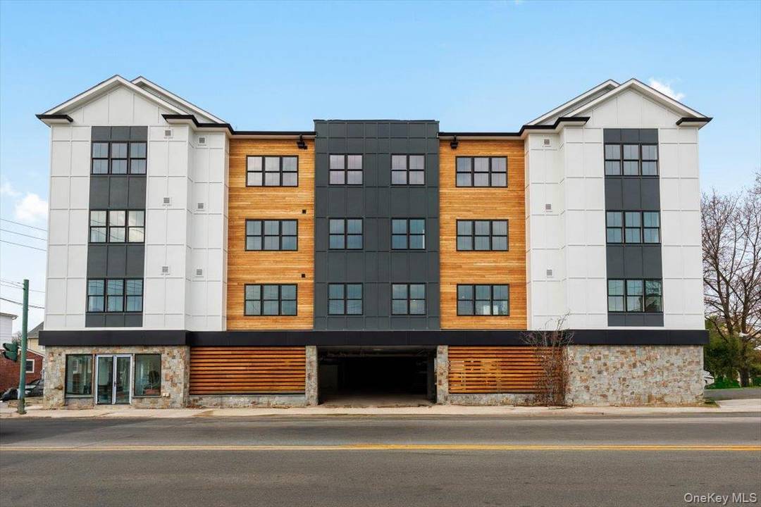 THE Franklin handsome luxury boutique building surrounded by Harrison's favorite restaurants Gus's and Piero's.