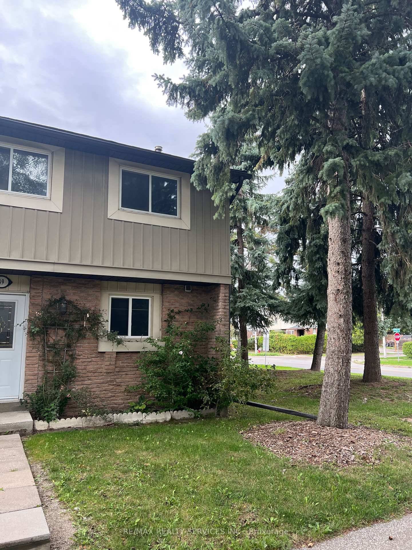 Beautifully upgraded end unit townhouse in a highly walkable location, close to schools, shopping, transit, and recreation centers.