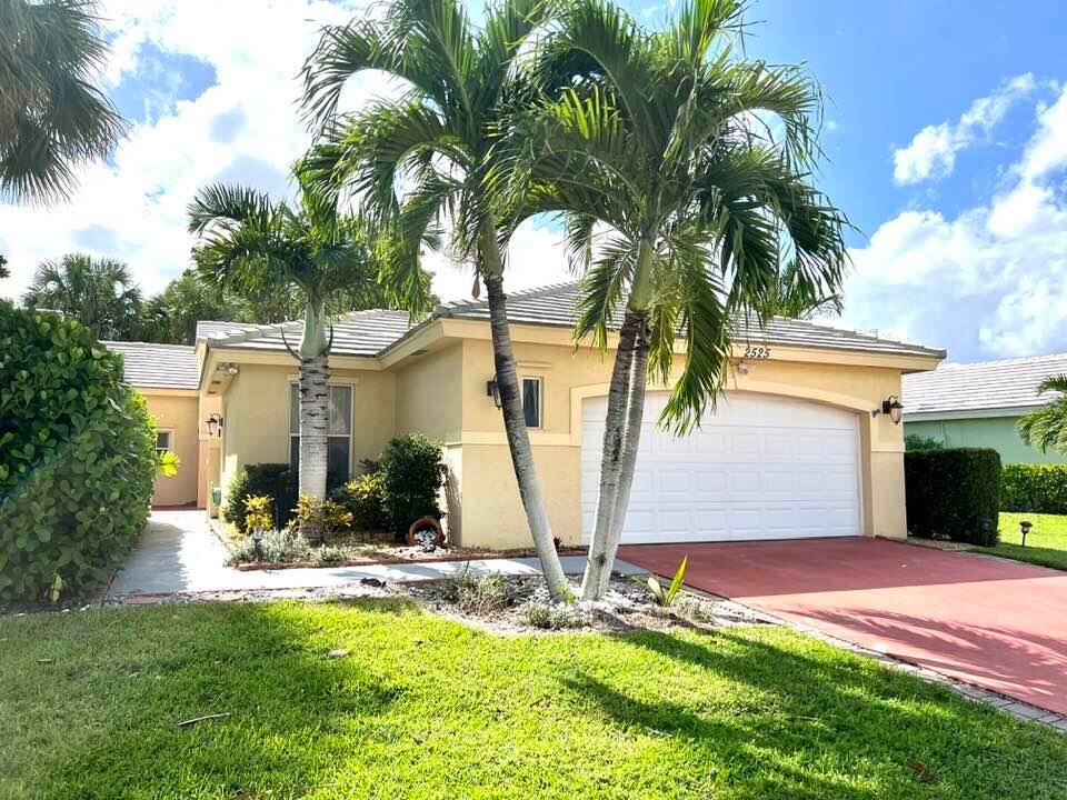 Fabulous opportunity to own a remodeled Villa close to the horse show at a reasonable price.