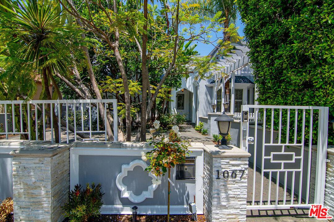 1067 Hi Point St 3BR Beverlywood La