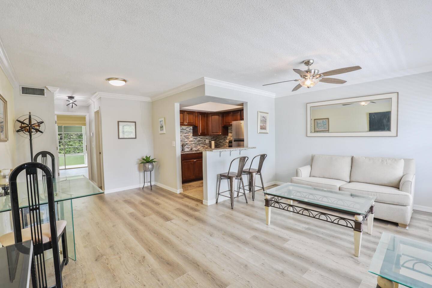 Charming 1 bed, 1. 5 bath condo in the heart of Stuart, FL just minutes from downtown, beaches, and golfing.