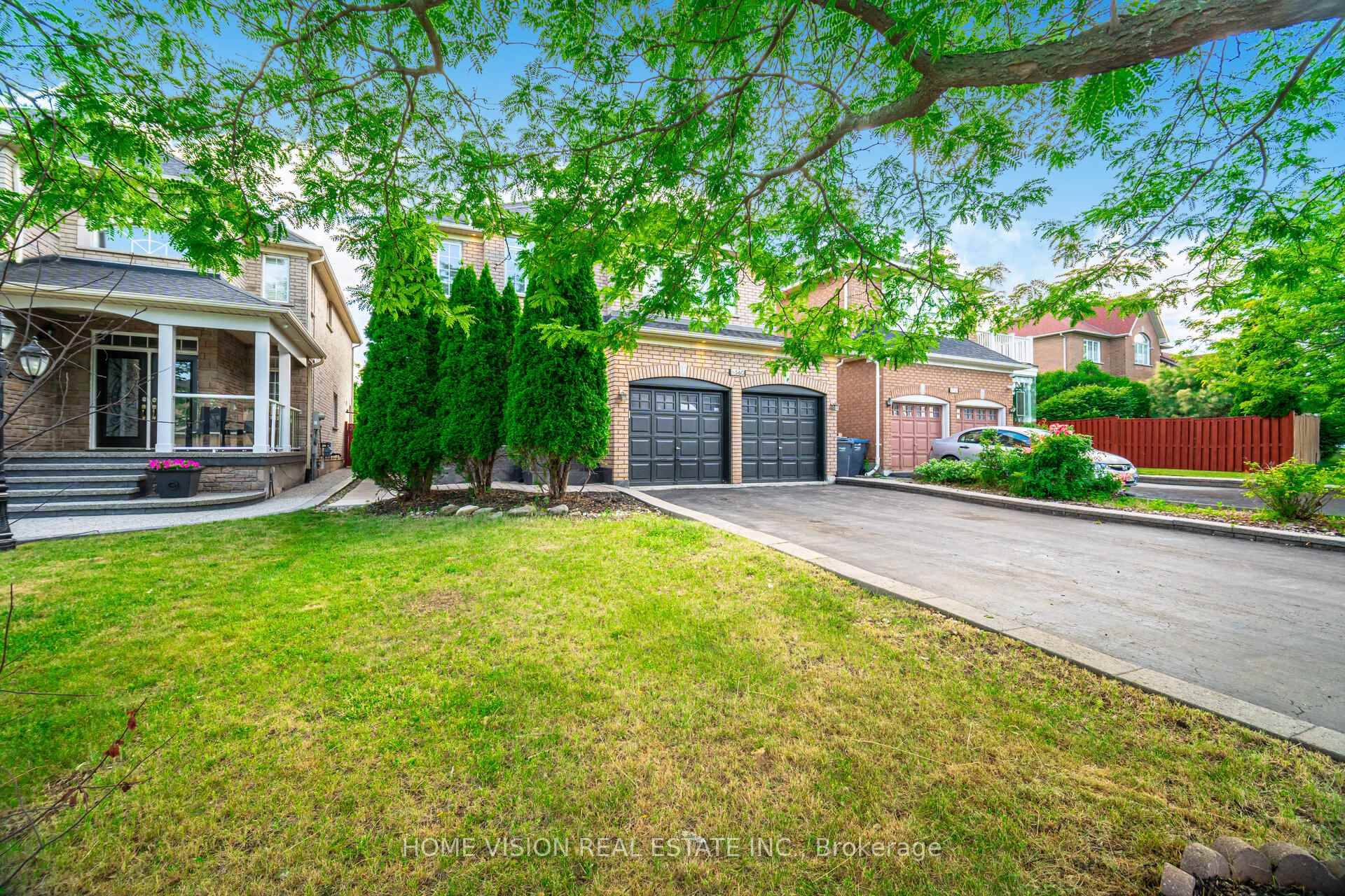 Presenting a luxurious detached home on one of Meadowvale Villages most prestigious streets !