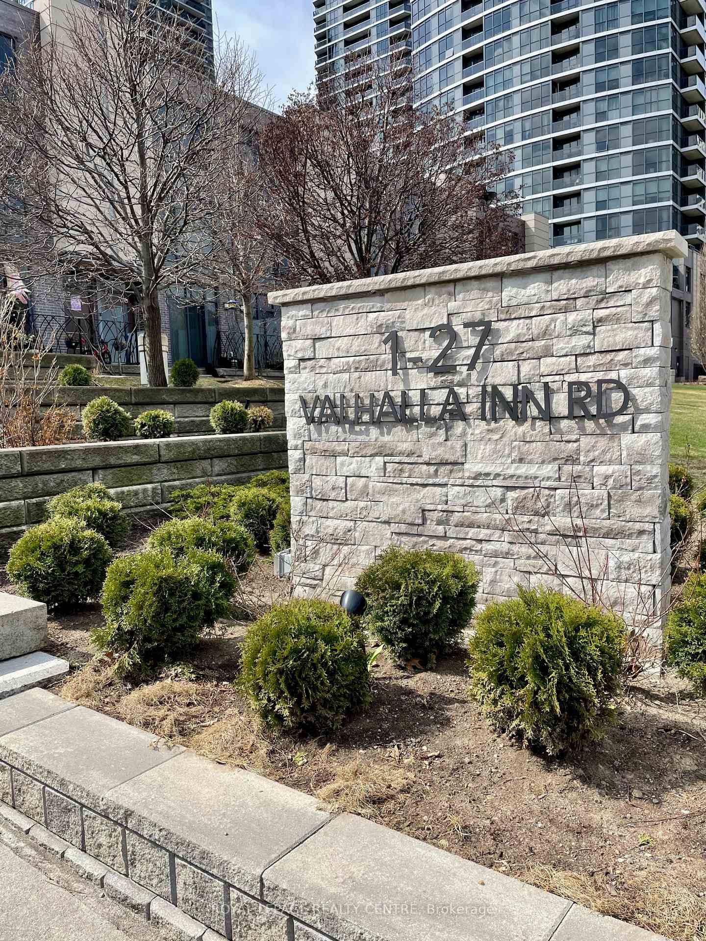 Amazing Unit 2 Floors, 3 1 Bedrooms, 3 Baths With Front Terrace And Private Back Deck With A Walk Out From Den.