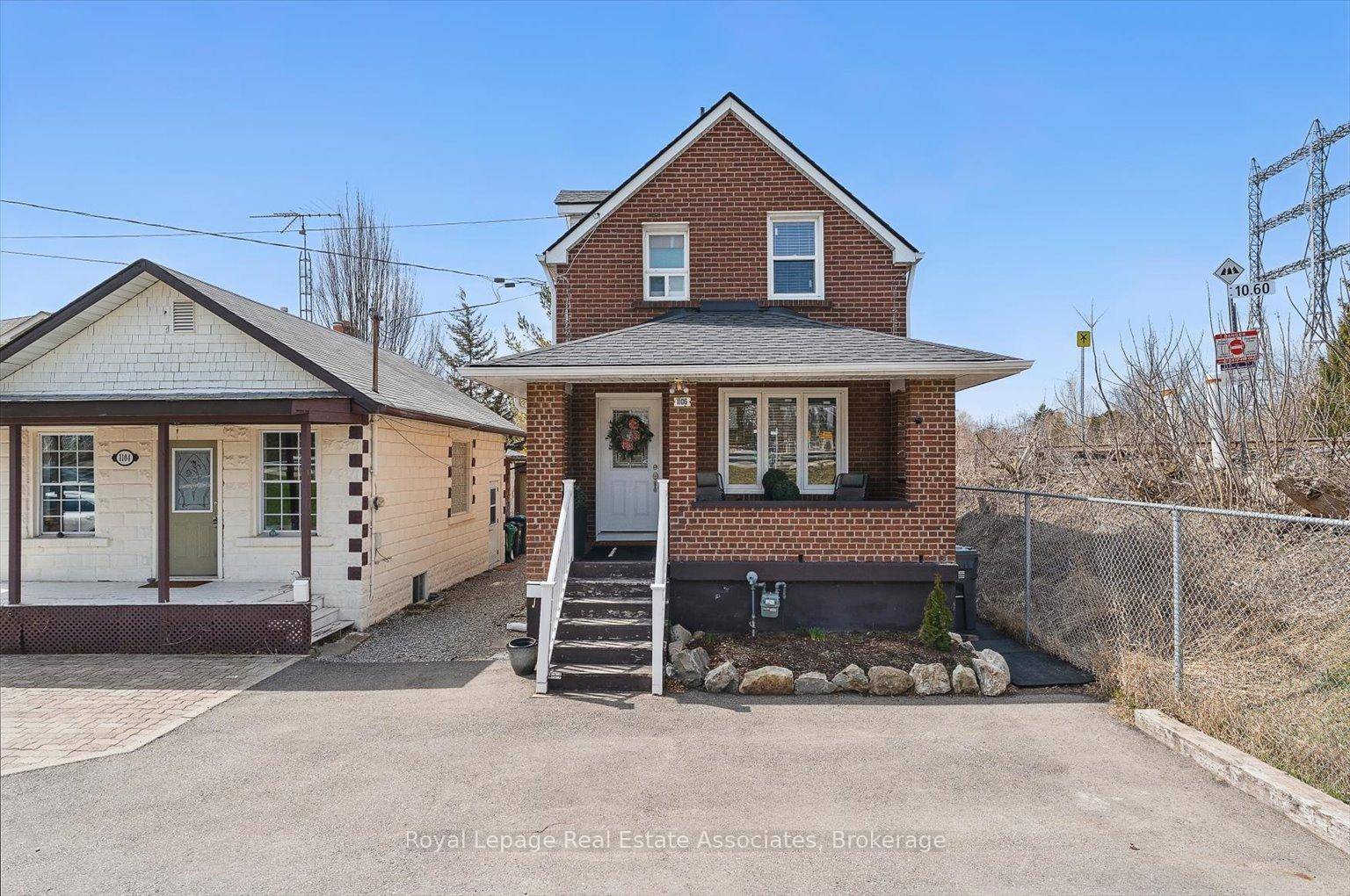Welcome to this charming gem in the heart of Lakeview, where history meets modern comfort !