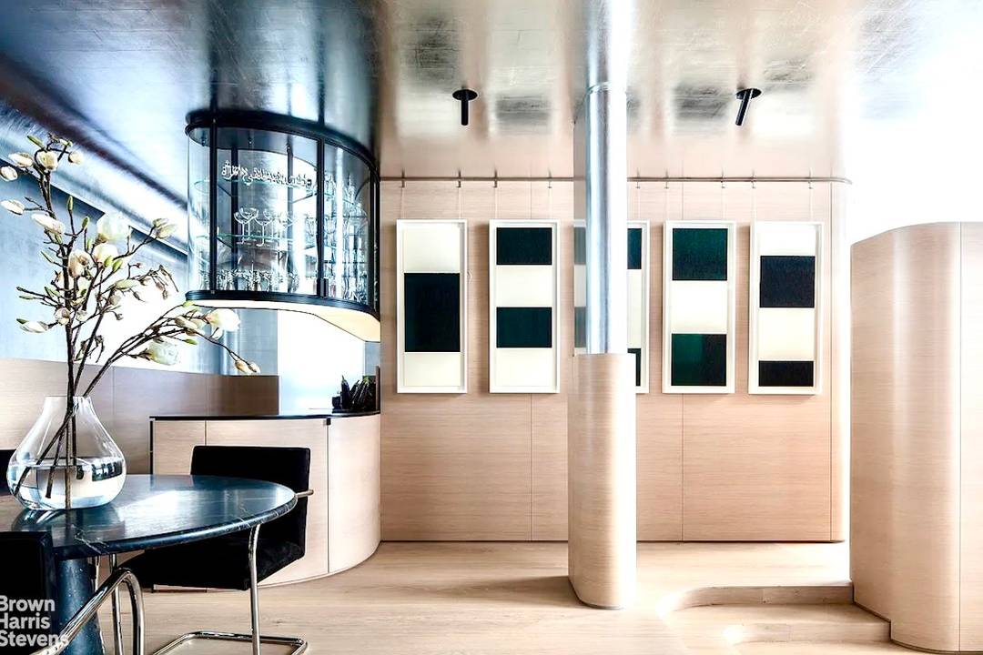 A masterpiece of modern design, this exceptional top floor, one of a kind Chelsea pied à terre was conceived as a residence as a work of art.