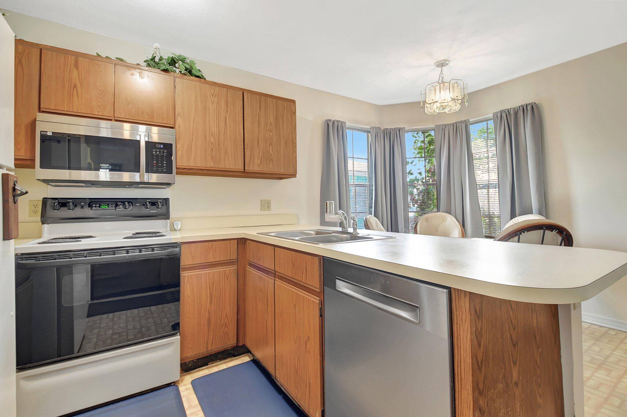 Welcome to Victoria Woodsa''a gated community with a charming small town feel !