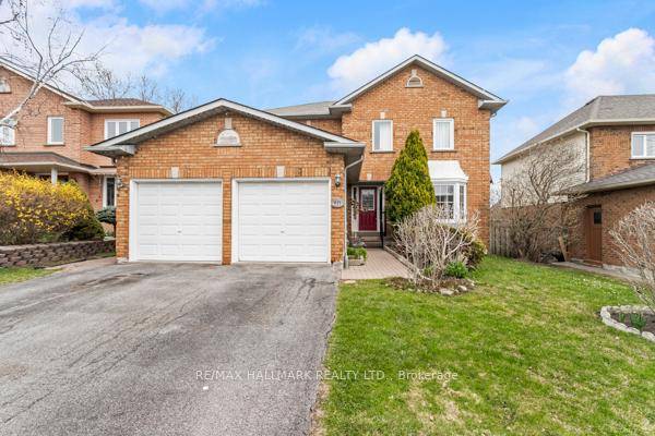 Amazing Value Here. 2600 Sq Ft Four Bedroom Family Home In a Fantastic Neighbourhood Walking Distance to Yonge St, Transit, Shopping, Walking Trails, Fairy Lake Etc.