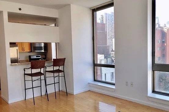 Located on the 8th floor, this corner 1 bedroom, 1 bathroom residence features stunning direct views of the Chrysler Building and MetLife Building from its expansive floor to ceiling living ...