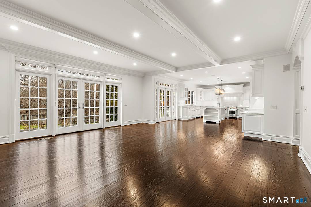 Exceptional five bedroom residence set in a highly desirable in town location.