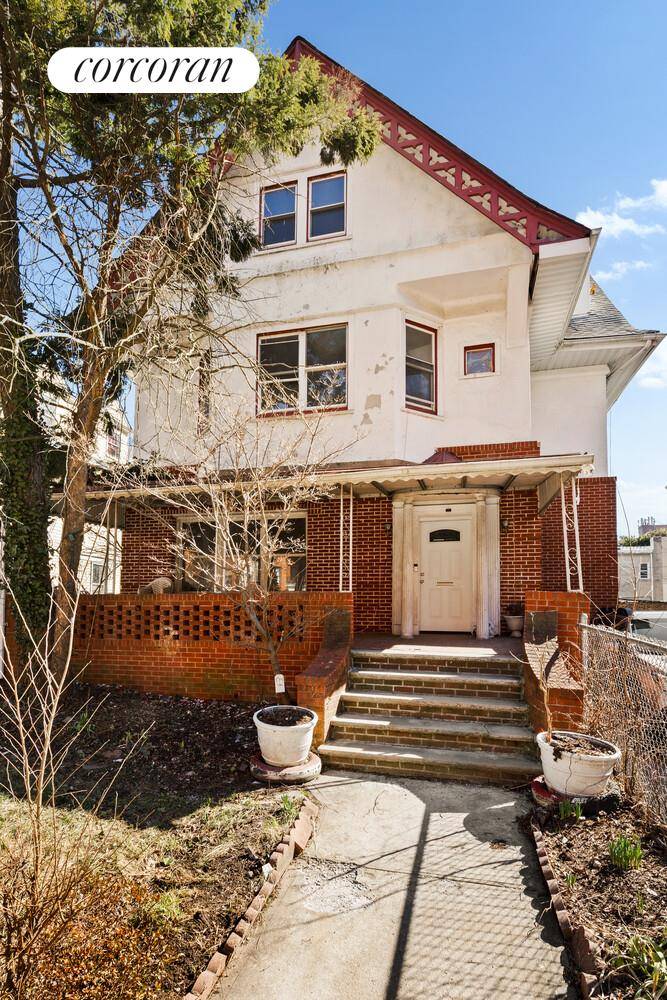 Welcome to 86 Lincoln Road, a classic Colonial Revival built in 1910 and designed by renowned Brooklyn architects Slee amp ; Bryson, well known for Brooklyn's golden architectural era.