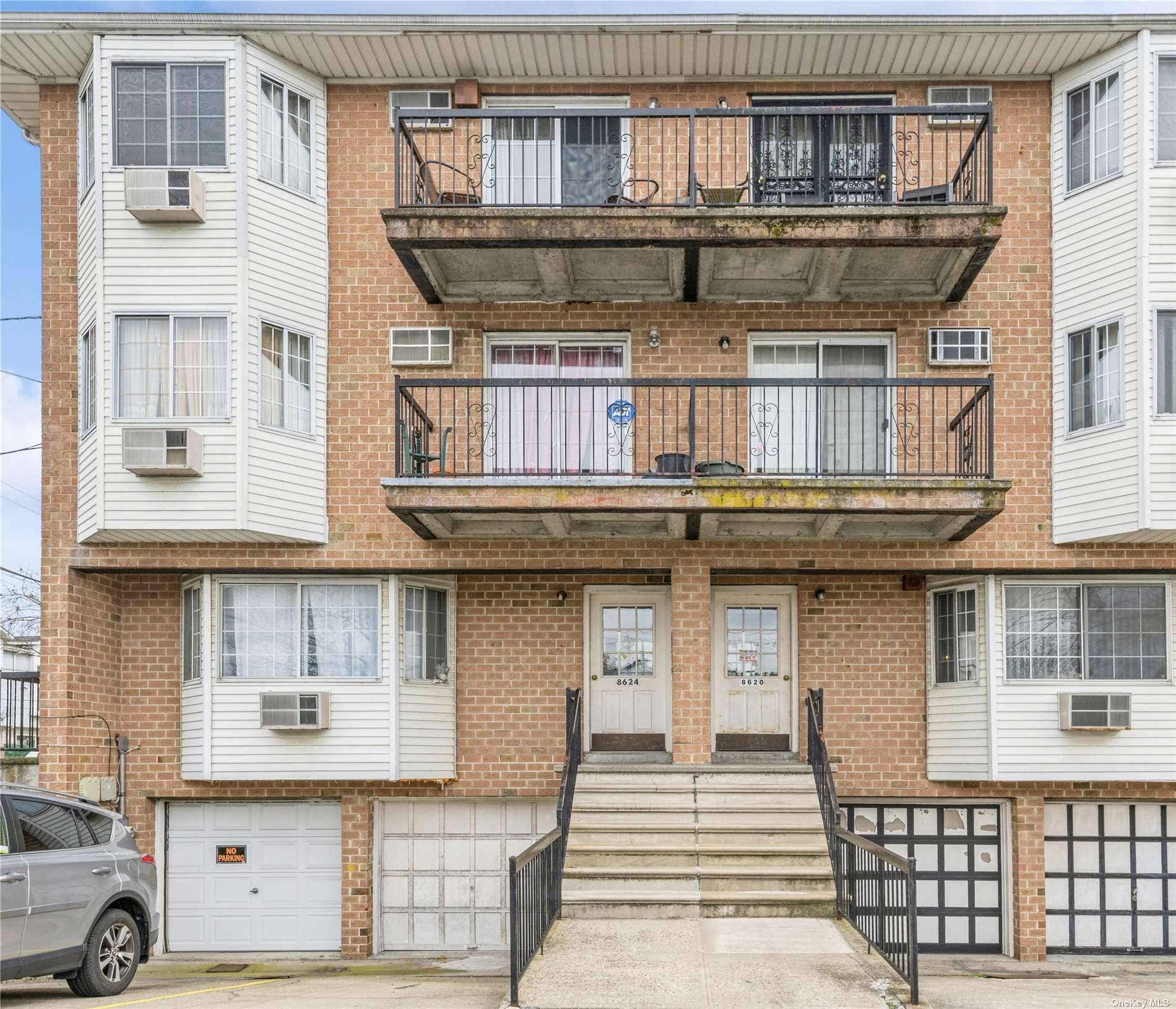 Welcome to your new home, this well maintained corner condo unit is spacious, well laid out and bright.