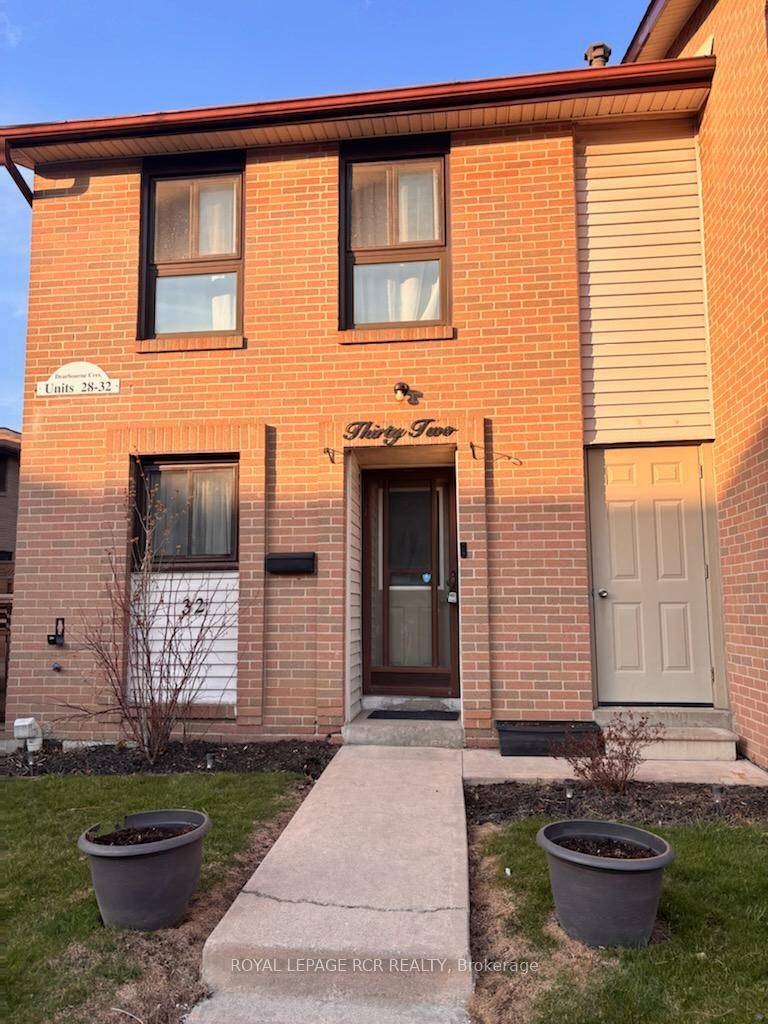 Beautiful And Well Maintained 1, 084 Sq Ft With 3 Spacious Bedrooms, 2 Bathrooms amp ; Finished Basement In A High Demand End Unit Town House In A Desirable Area.