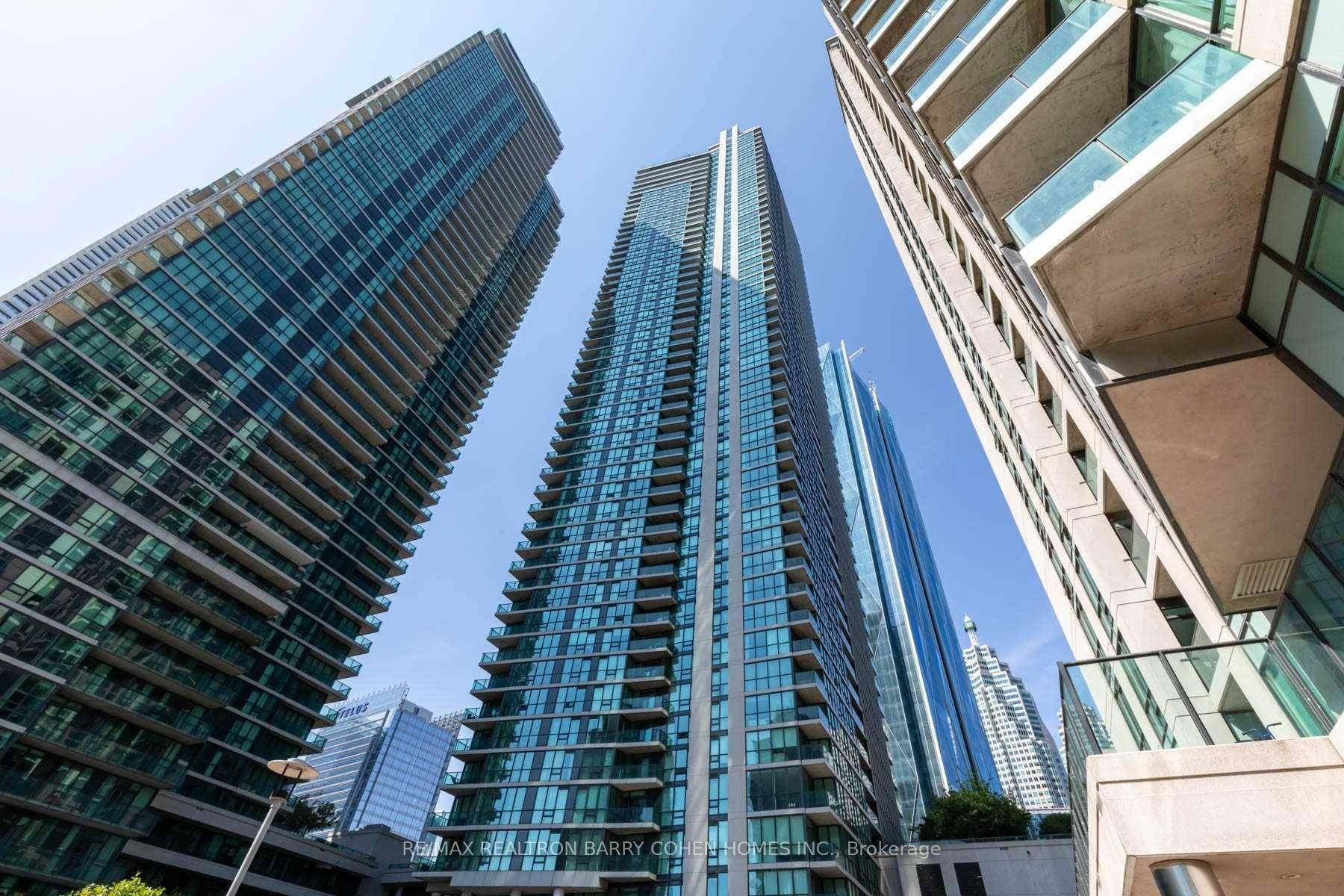 A Rare Find Pinnacle's Luxurious Penthouse Suites In The Success Tower At 16 Harbour Street, Where Luxury Living Meets Toronto's Vibrant Waterfront.