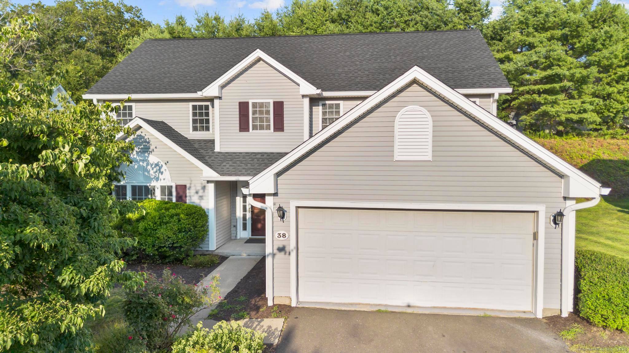 Welcome to 38 White Oak Dr, Danbury, CT 06810 a stunning free standing home in the desirable White Oak Estates community !