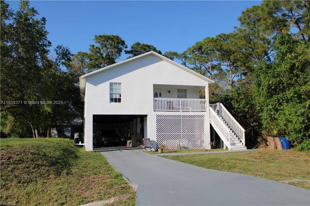 Unlock the potential of this amazing Lehigh Acres home !