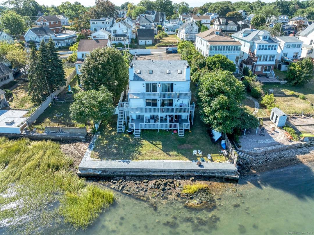 Welcome to 86 88 Cove Street, a rare direct waterfront four unit building in New Haven's Cove neighborhood.