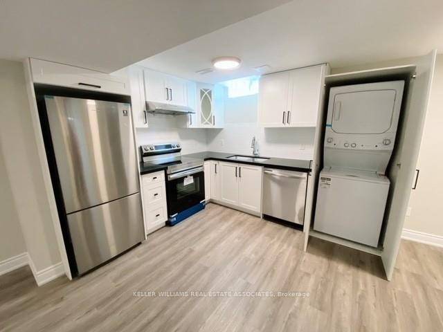 Located in a peaceful, family oriented neighbourhood, this bright and spacious legal basement apartment has been freshly painted and professionally cleaned, ready for you to move in and enjoy !