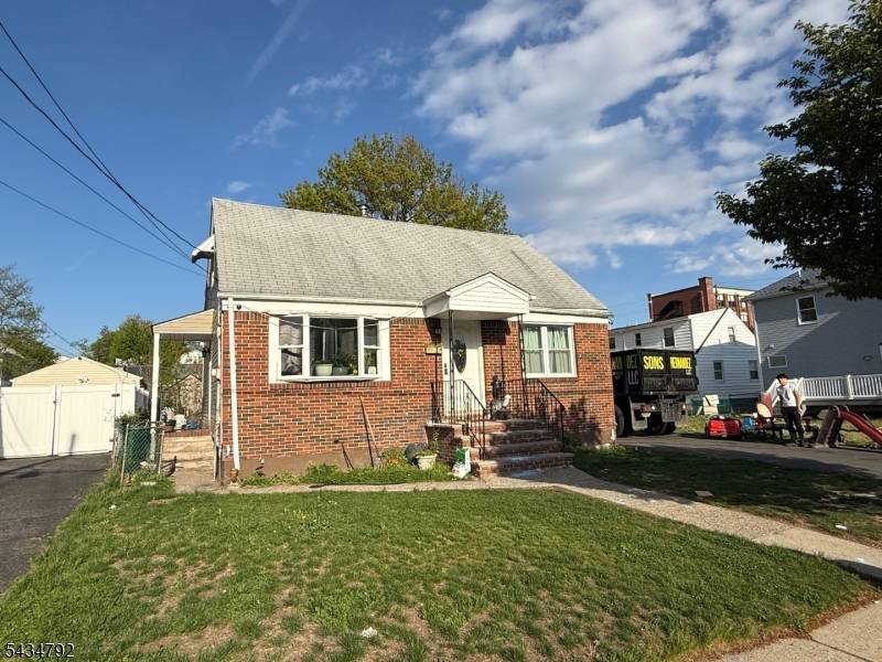 Great property in a excellent location large enough to even expand.