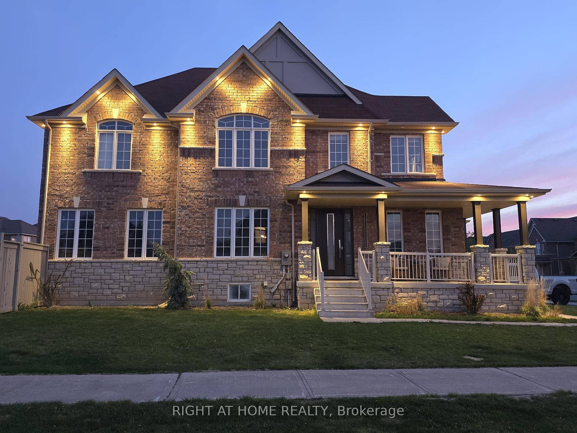 This exquisite detached home boasts an impressive 3, 000 square feet of living space, featuring four bedrooms and five bathrooms.