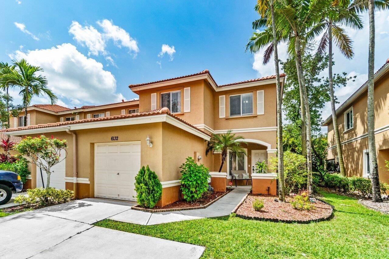 Welcome to this beautifully maintained 3 bedroom, 2.