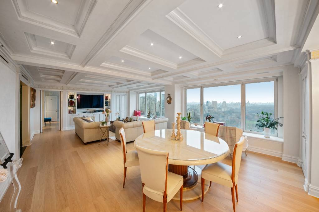 Perched high above Central Park on the 33rd floor of the JW Marriott Essex House, this two bedroom, two and a half bathroom hotel condominium residence is a unique home.