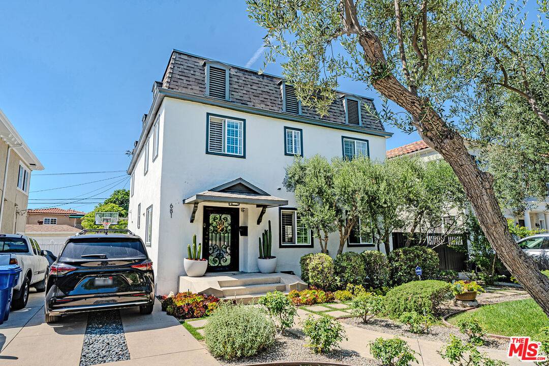681  S Bronson Ave 5BR Hancock Park La