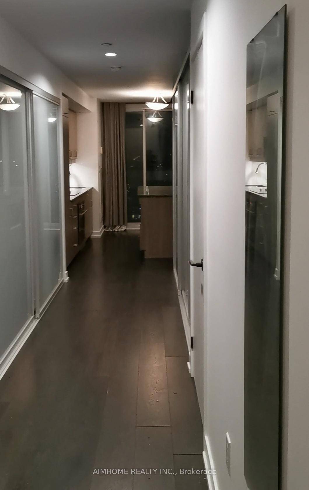 Beautiful amp ; Immaculate 740 Sqft 1 Den Unit Features, Panoramic View To West Toronto And Lake, Morden Urban Design And Layout.