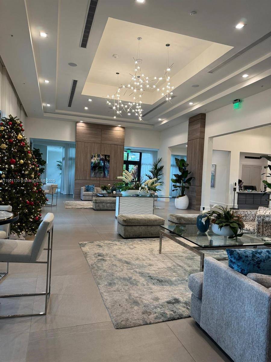 Discover the perfect blend of comfort and style in this beautiful 1 bedroom, 1 bath condo at Urbana, one of Doral s premier communities.
