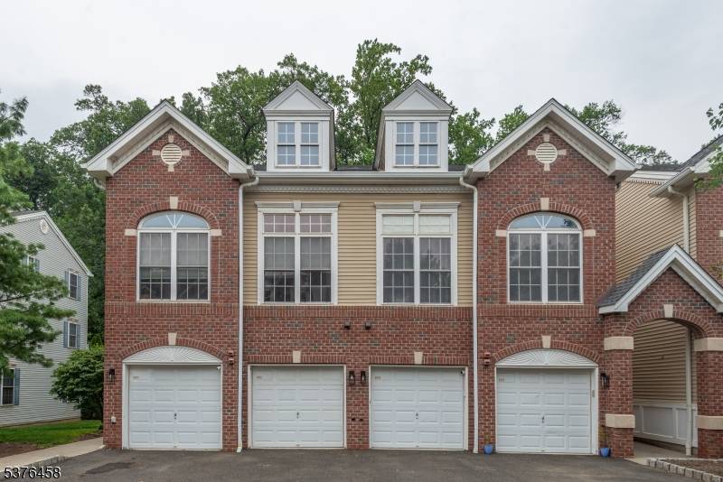 Wonderful Opportunity in The Reserve Townhome Community !