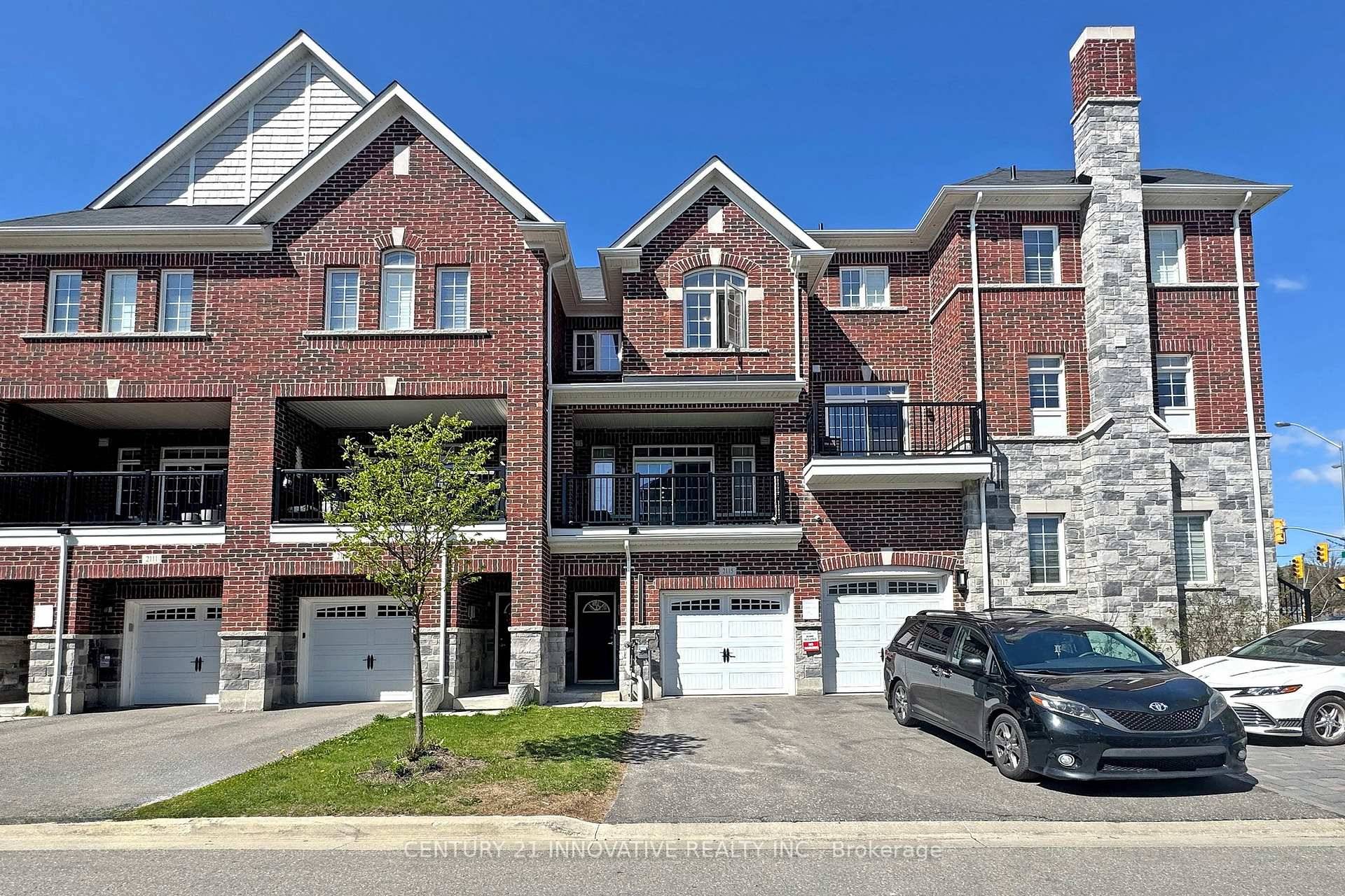 Spacious 3 1 Bedroom Townhouse in Prime Pickering Location !