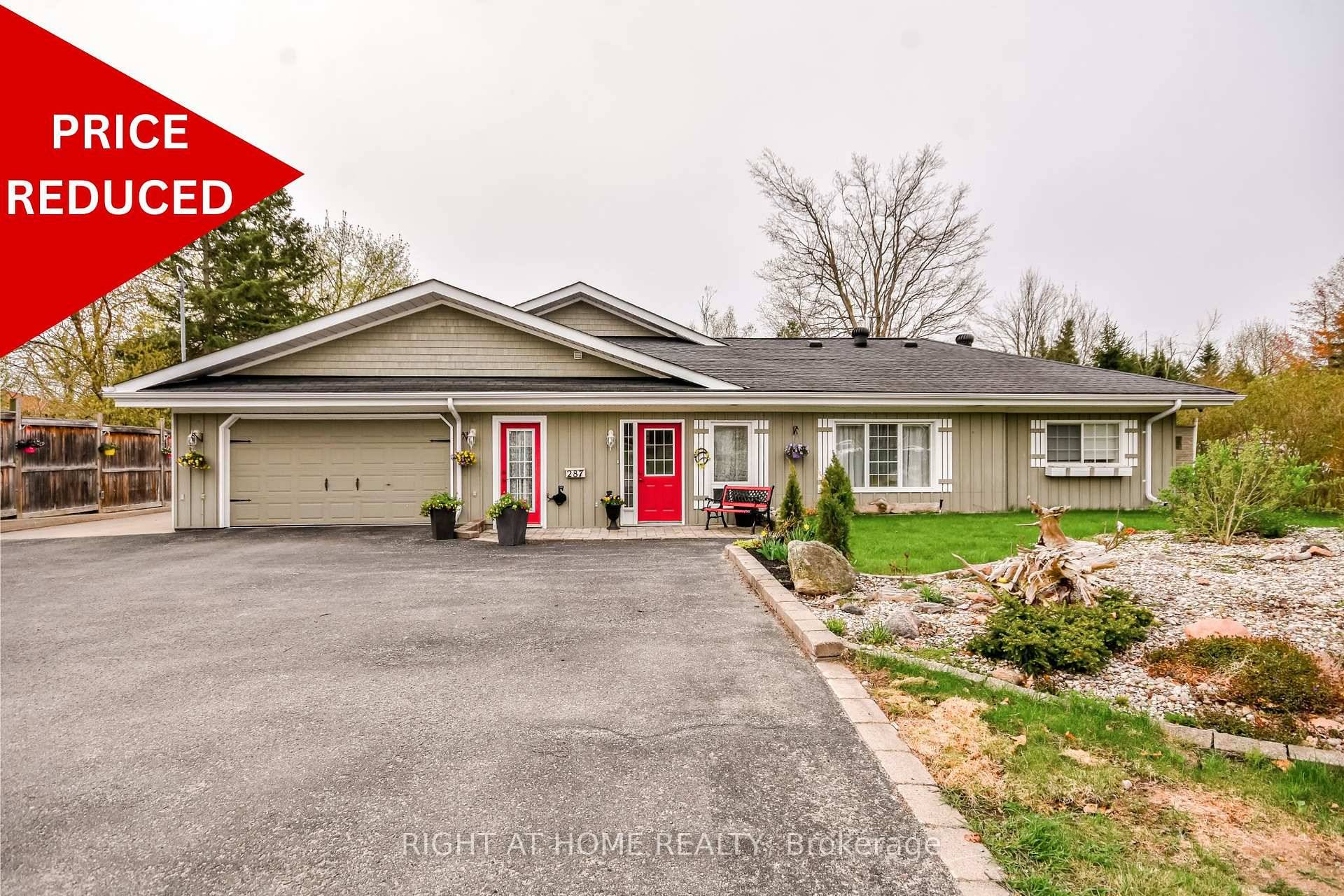 Centrally Located in Barrie A Charming Cottage Feel with Country Style Living and City Convenience !